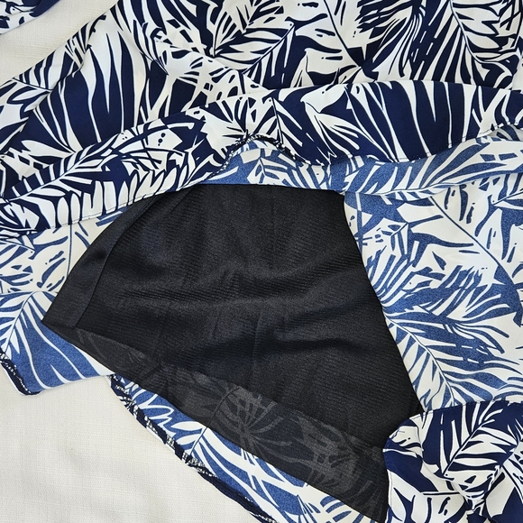 Verano Navy and White Leaf Print Wrap Dress Size M Casual Chic As New - Picture 7 of 8